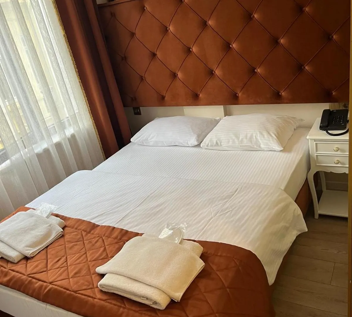 Boss To Hotel Taksim Istanboel